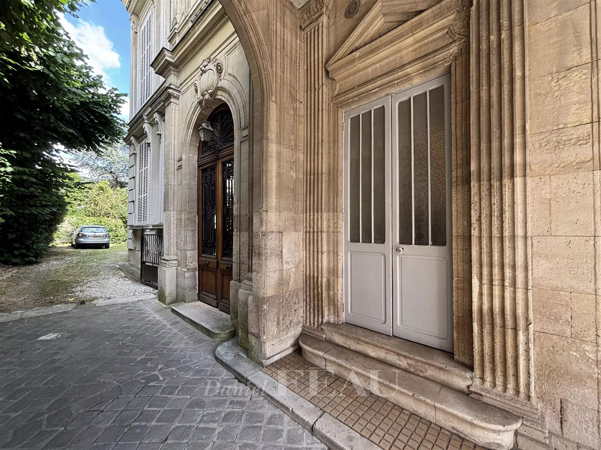 Saint-Germain-En-Laye - A remarkable 3-bed apartment