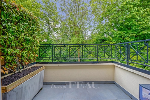 Saint-Germain-En-Laye, 15 minutes from the city center, 66 m2 apartment