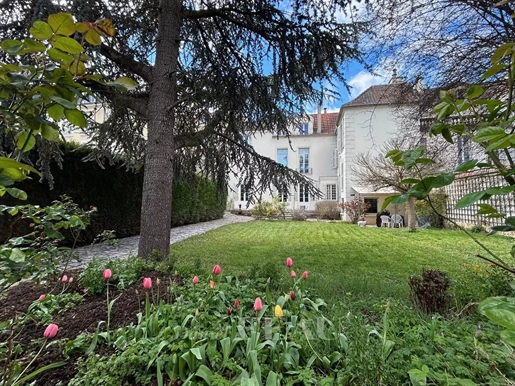 Saint-Germain-En-Laye - Maison Familiale Avec Jardin En Coeur De Ville