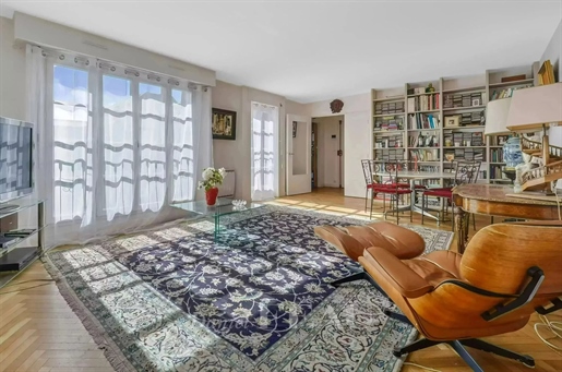 Saint-Germain-En Laye - A bright 2-bed apartment