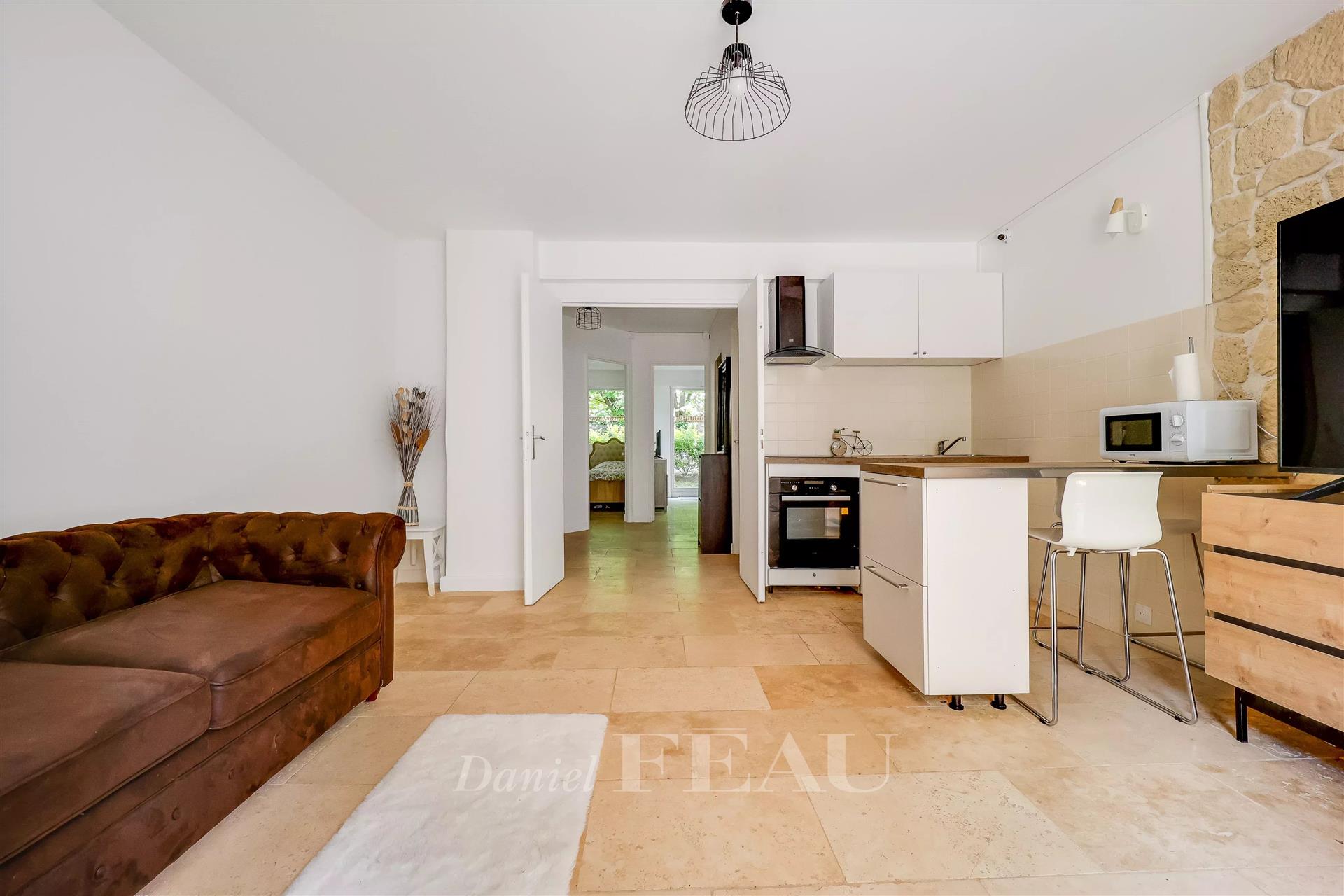 Saint-Germain-En-Laye – A 3-room apartment with a parking space