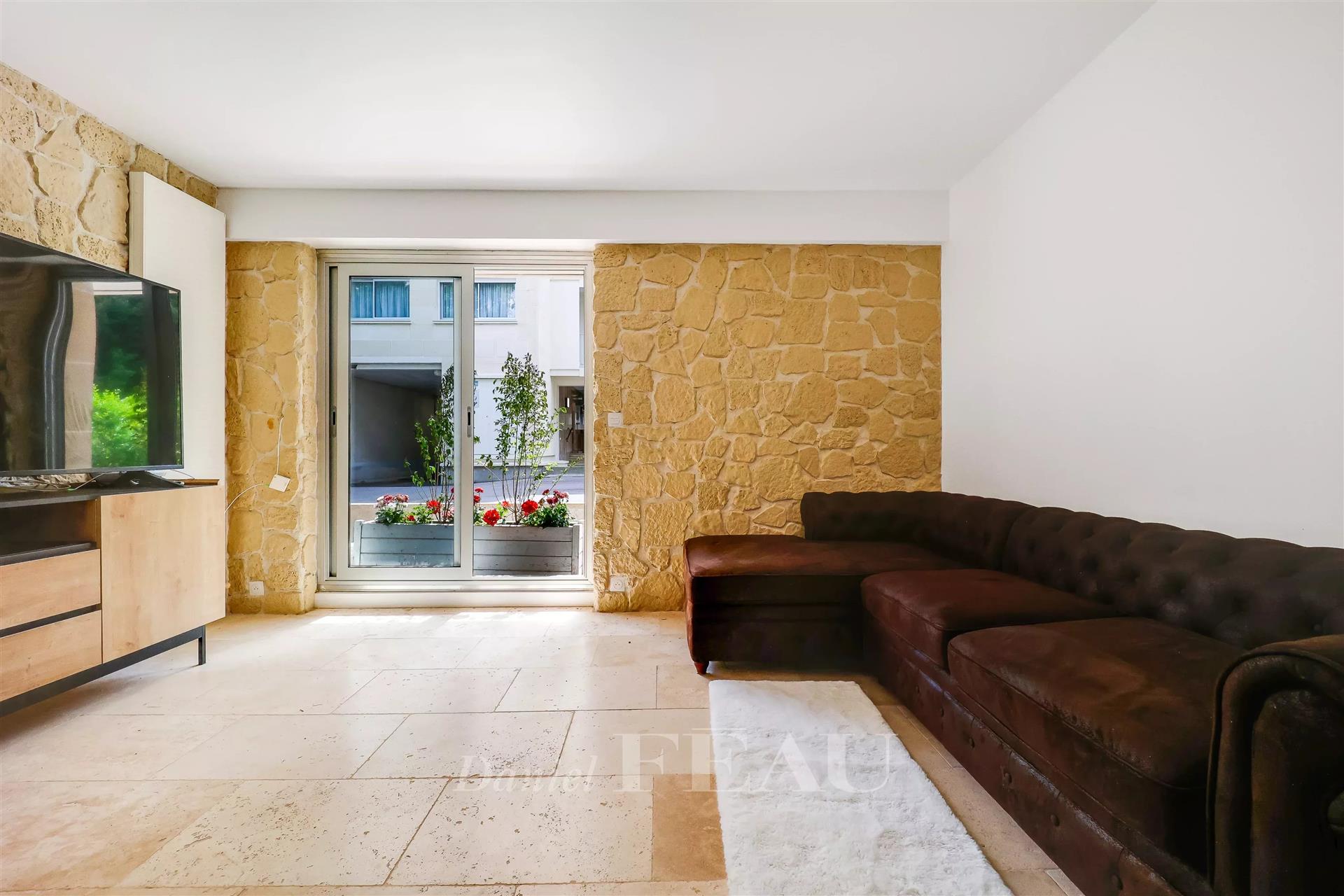 Saint-Germain-En-Laye – A 3-room apartment with a parking space