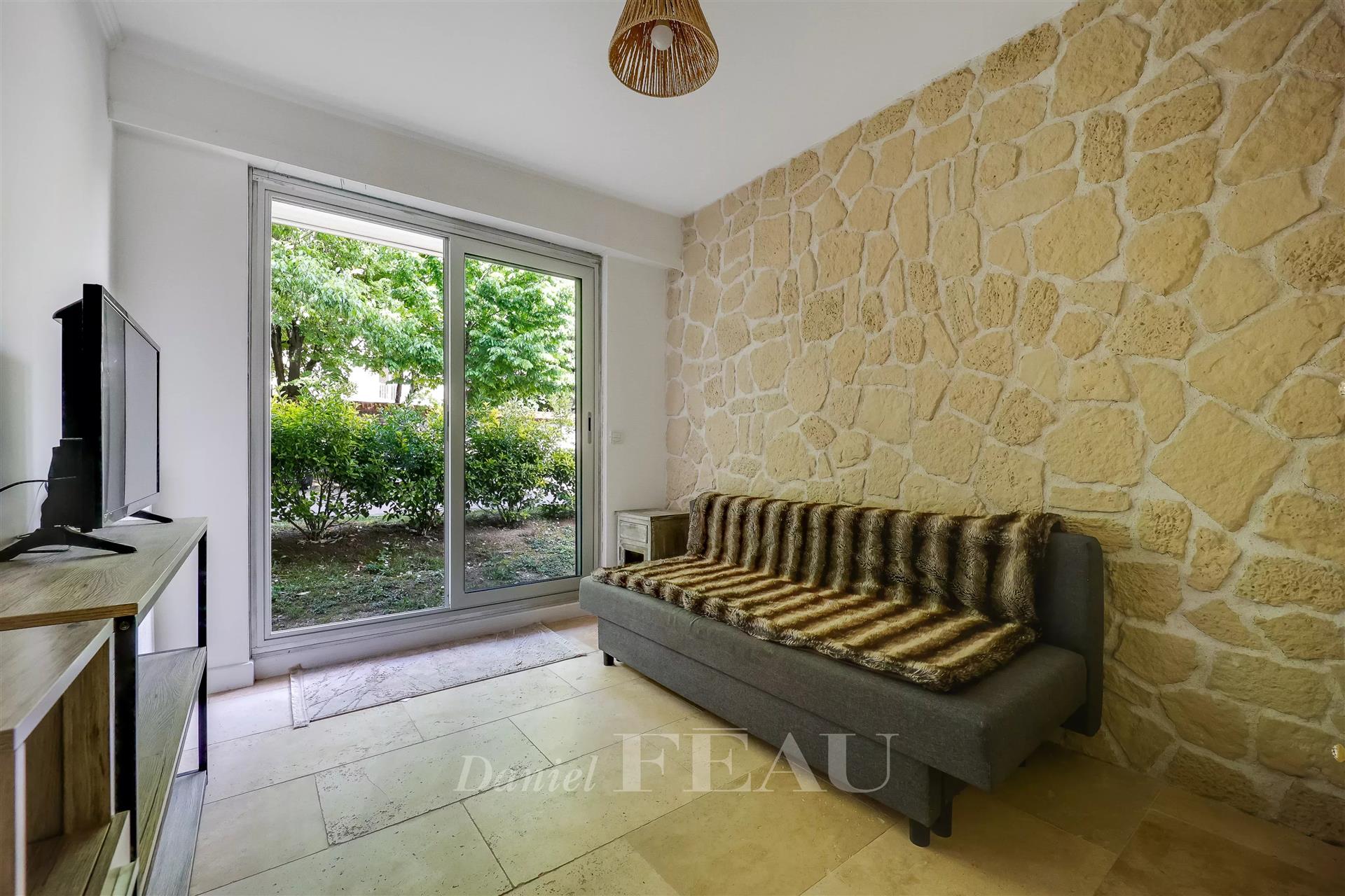 Saint-Germain-En-Laye – A 3-room apartment with a parking space