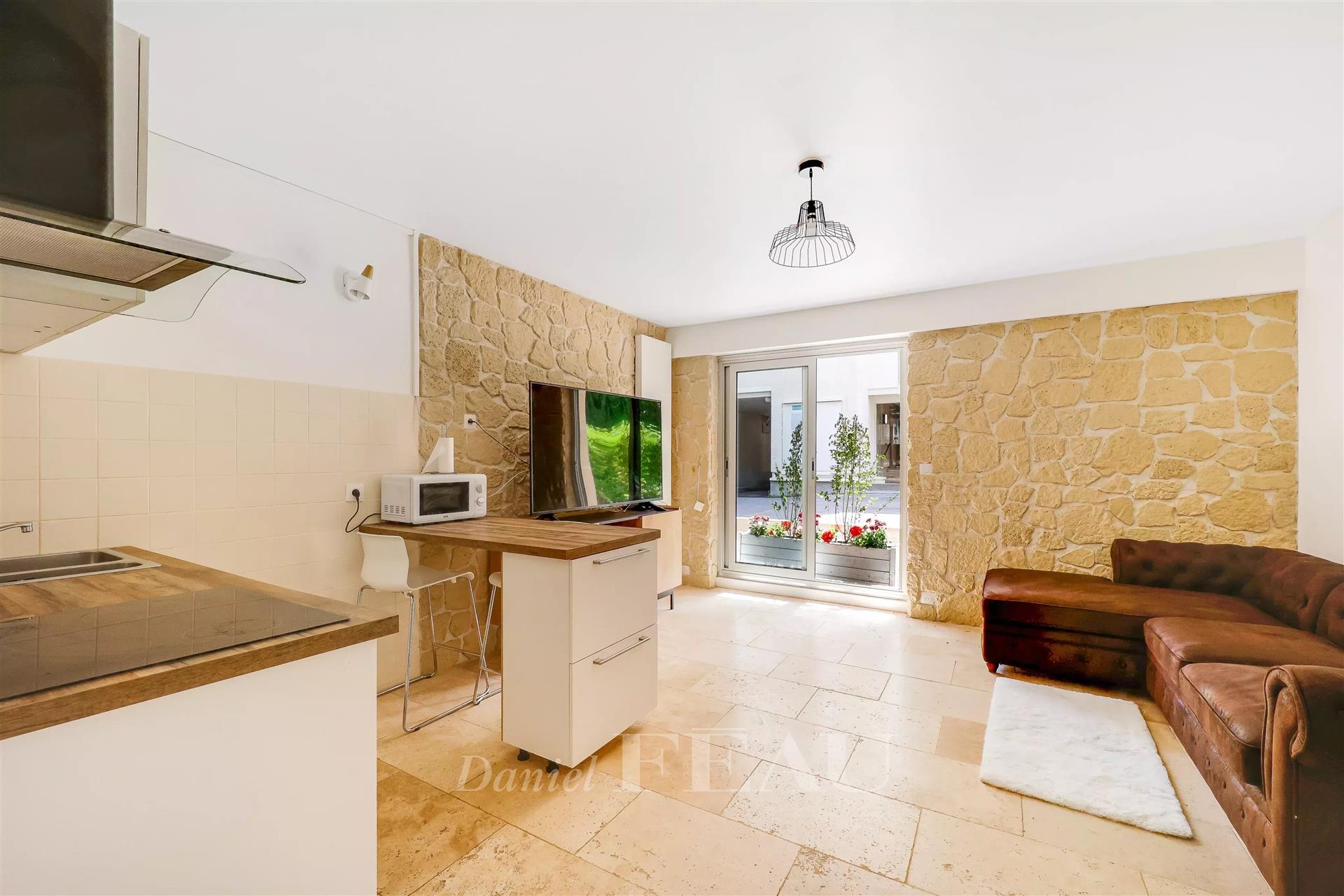 Saint-Germain-En-Laye – A 3-room apartment with a parking space