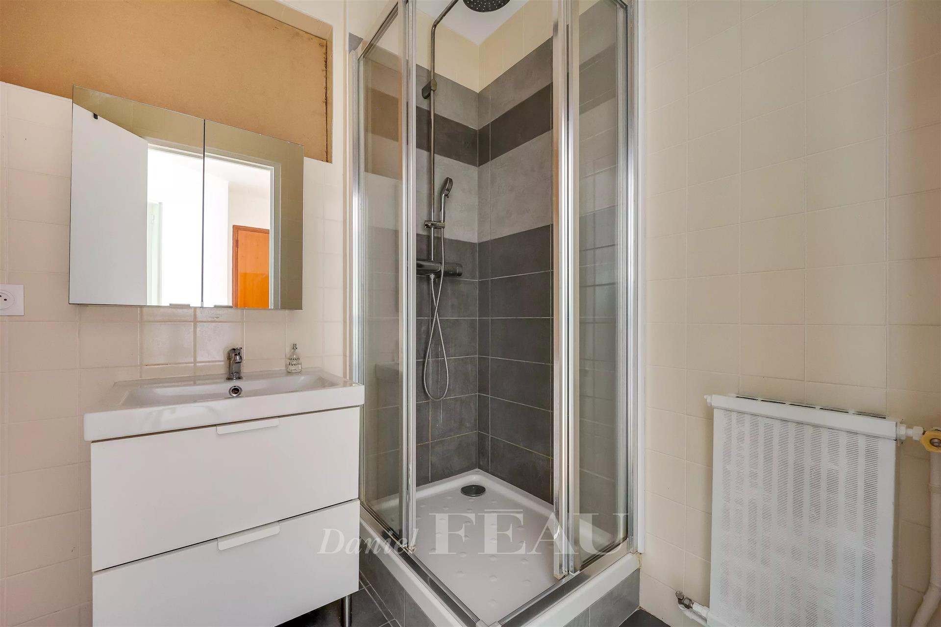 Saint-Germain-En-Laye – A 3-room apartment with a parking space