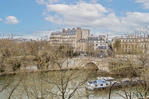 Paris 4th District – An ideal pied a terre