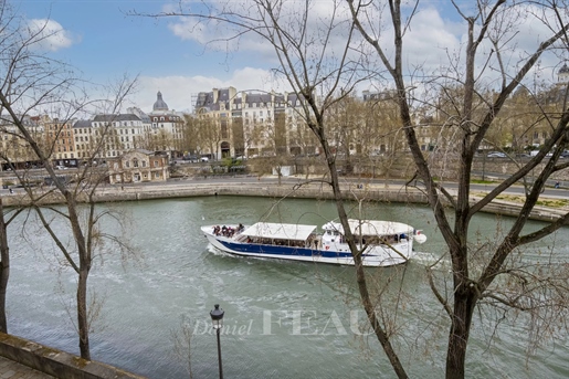 Paris 4th District – A prestigious split-level apartment