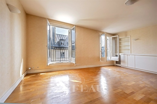 Paris 1. Arrondissement – Ein 2-Bett-Apartment mit Balkon