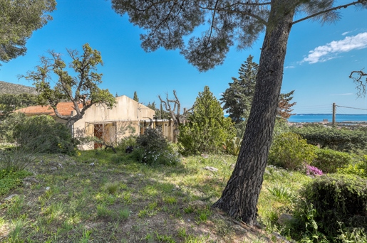 Bormes-Les-Mimosas: Villa With High Potential With Sea View