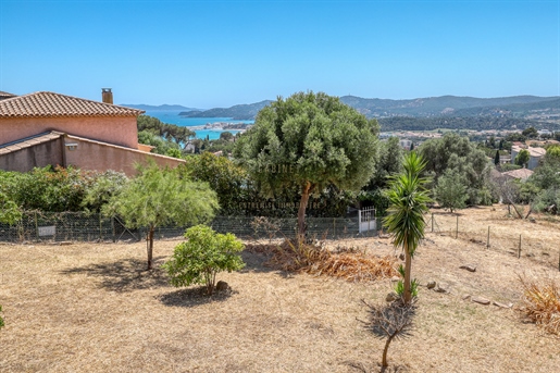 Villa with potential and sea view in Le Lavandou: popular area