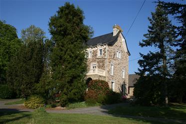 1920 Manor House with walled garden and woodland