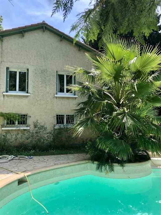 Family house - Swimming pool - Arbor2 land - Close to ramparts - view of the Rhône Palais des Papes