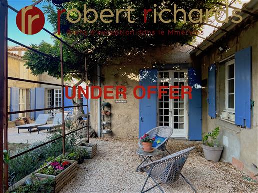 Under Offer Exclusive Exceptional Residence 