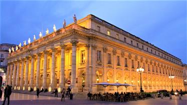 Exceptional location and rare Grand Théâtre district of Bordeaux