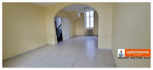 À la recherche d'une maison spacieuse avec un grand potentiel à Aunac-sur-Charente ? Ne cherchez pas