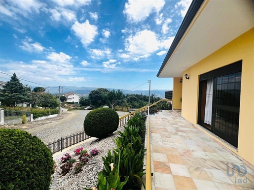 Home / Villa with 4 Rooms in Freixo de Cima e de Baixo with 290,00 m²