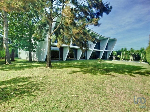 Maison T5 à Aveiro de 535,00 m²