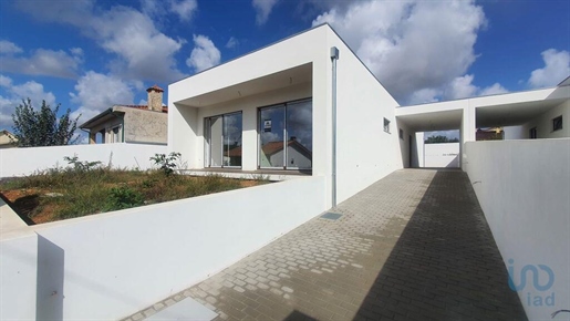 Maison T3 à Aveiro de 204,00 m²