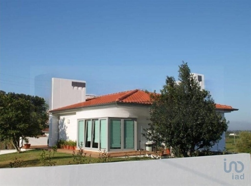 Home / Villa with 4 Rooms in Aveiro with 362,00 m²