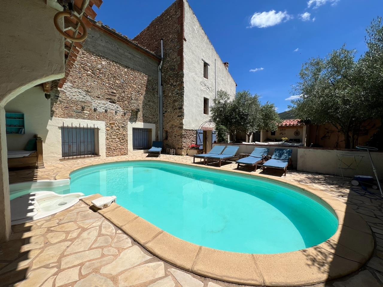 Bela quinta (antigo mosteiro) ideal para B & B ou casa de família grande.