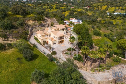 Home / Villa met 4 Kamers in Faro met 361,00 m²