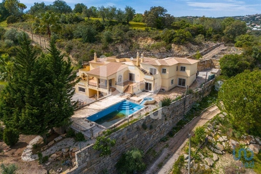 Home / Villa met 4 Kamers in Faro met 361,00 m²