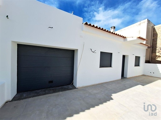 Home / Villa with 2 Rooms in Faro with 99,00 m²