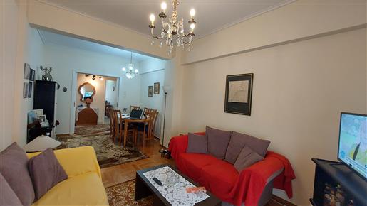 Appartement de 2 chambres à vendre au Pirée 
