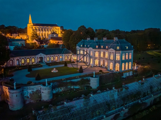 Completely renovated 18th century castle, Le Petit Versailles