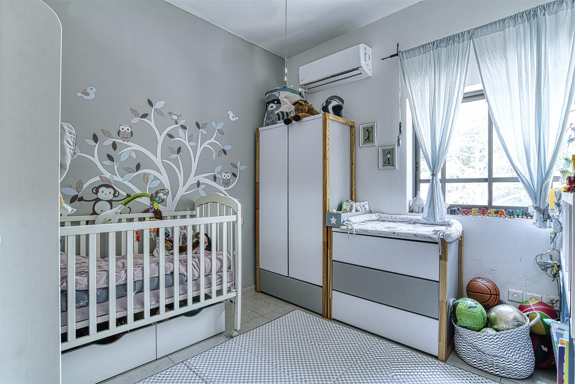 4-Room Apartment on Yehuda HaMacabi Street