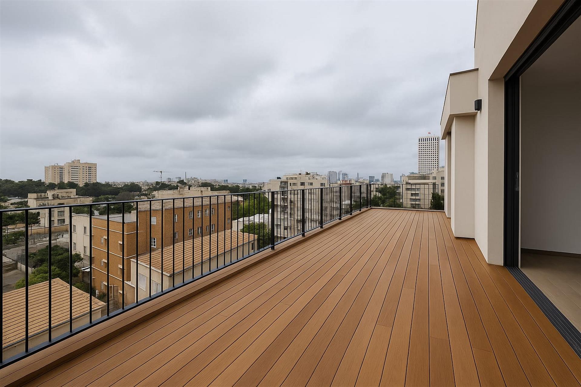 6-Room Penthouse Apartment on Rachel Street
