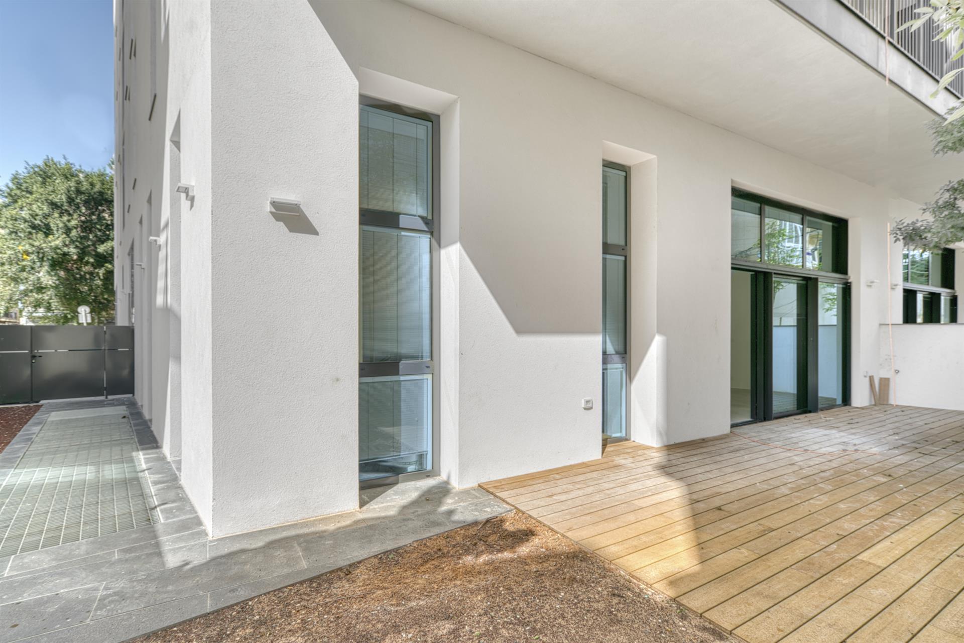 6-Room Garden Apartment on Ben Yehuda Street