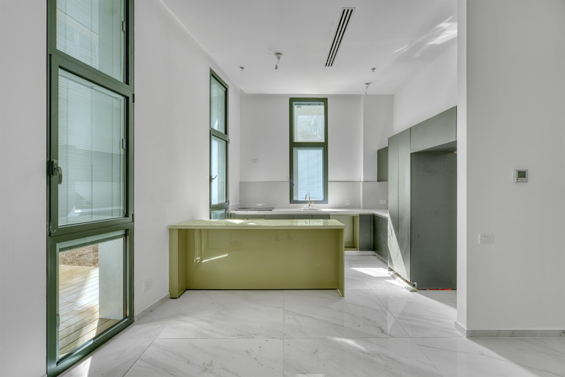 6-Room Garden Apartment on Ben Yehuda Street