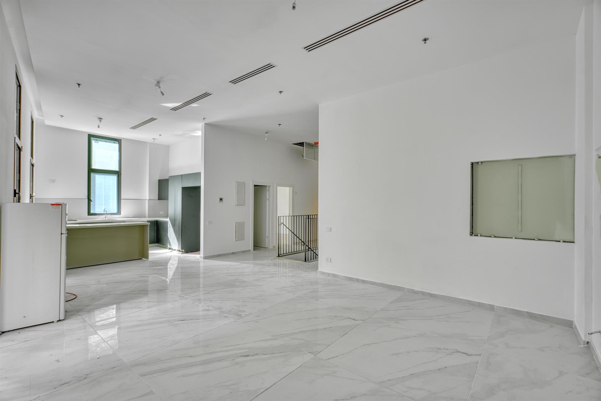 6-Room Garden Apartment on Ben Yehuda Street