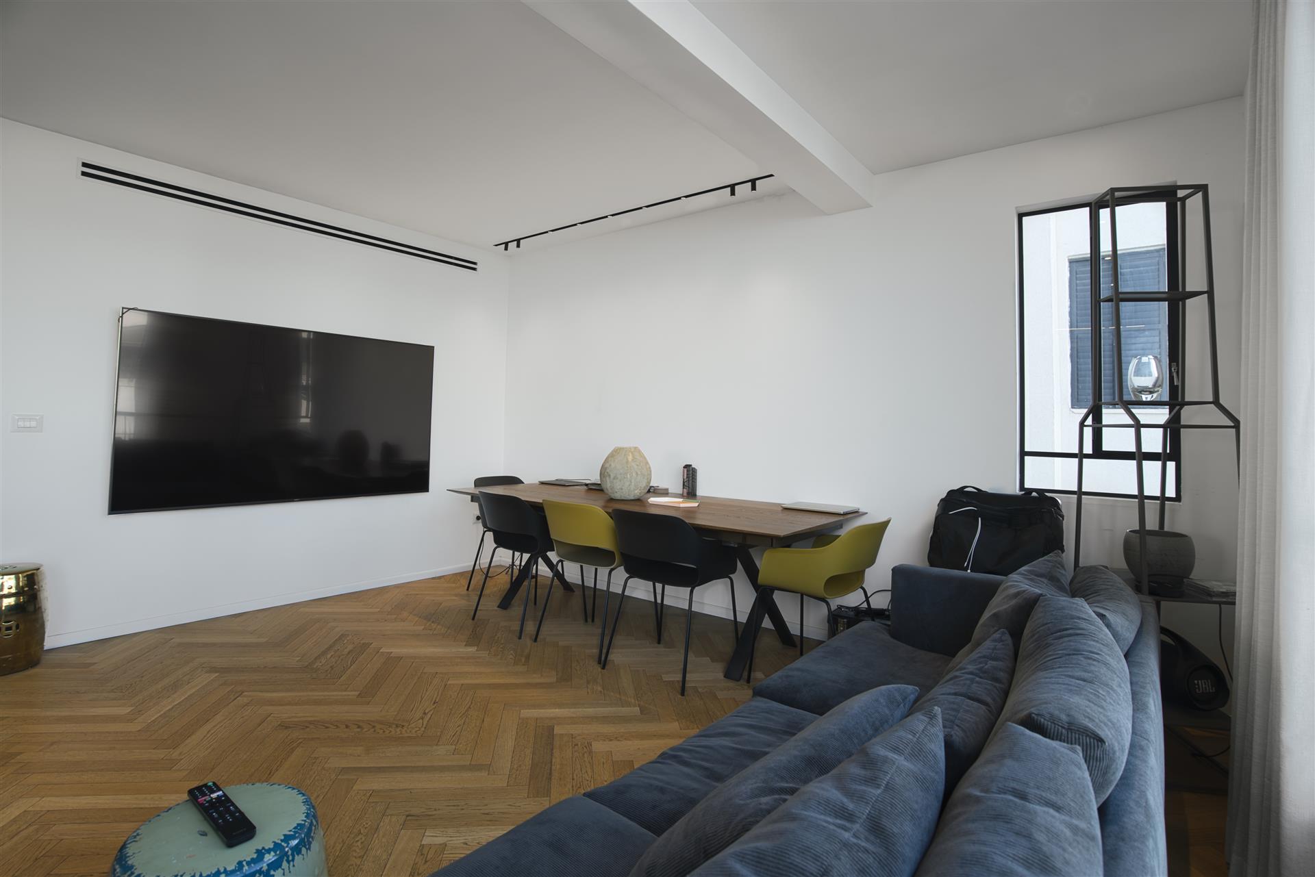 3-Room Apartment on Nordau Boulevard
