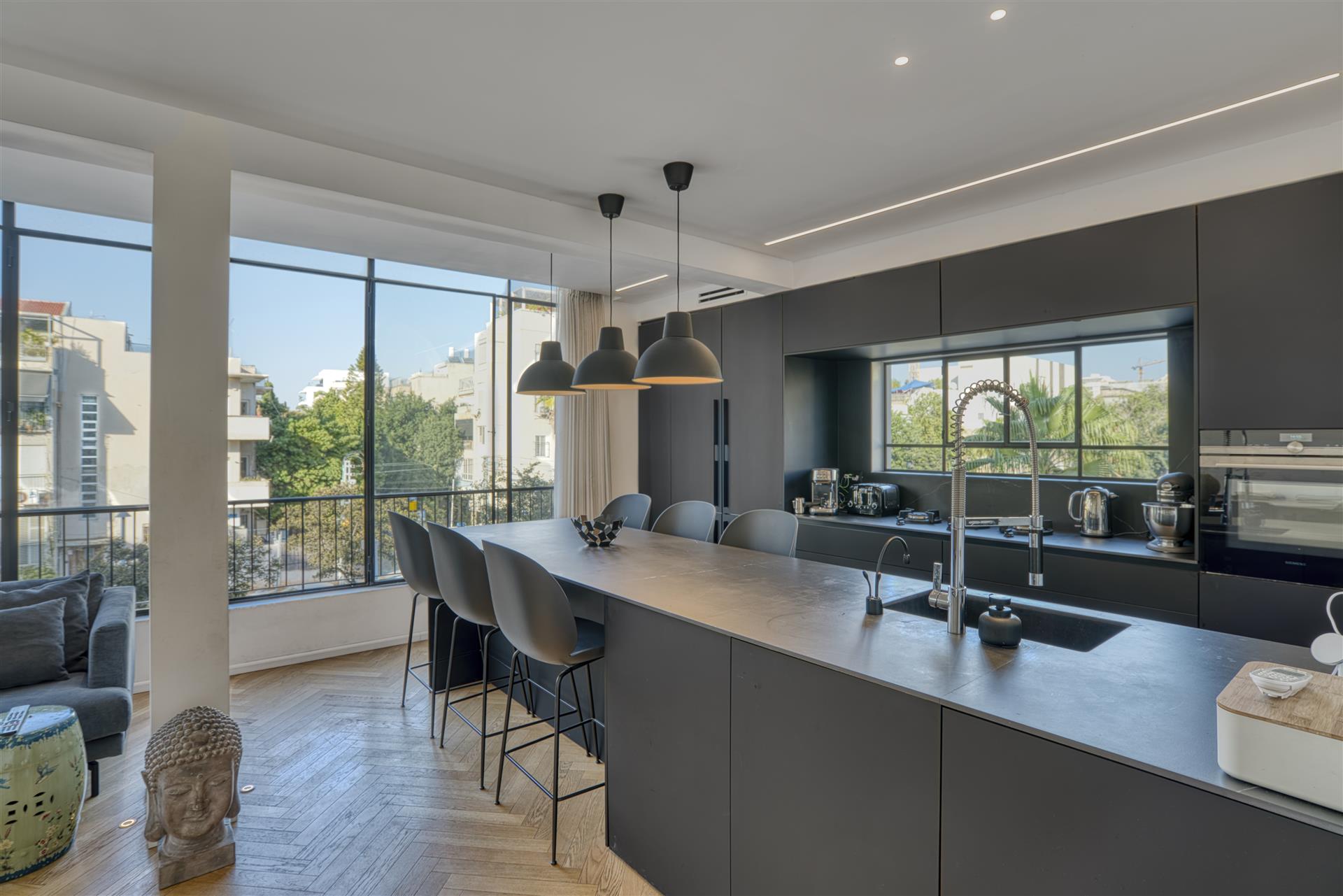 3-Room Apartment on Nordau Boulevard