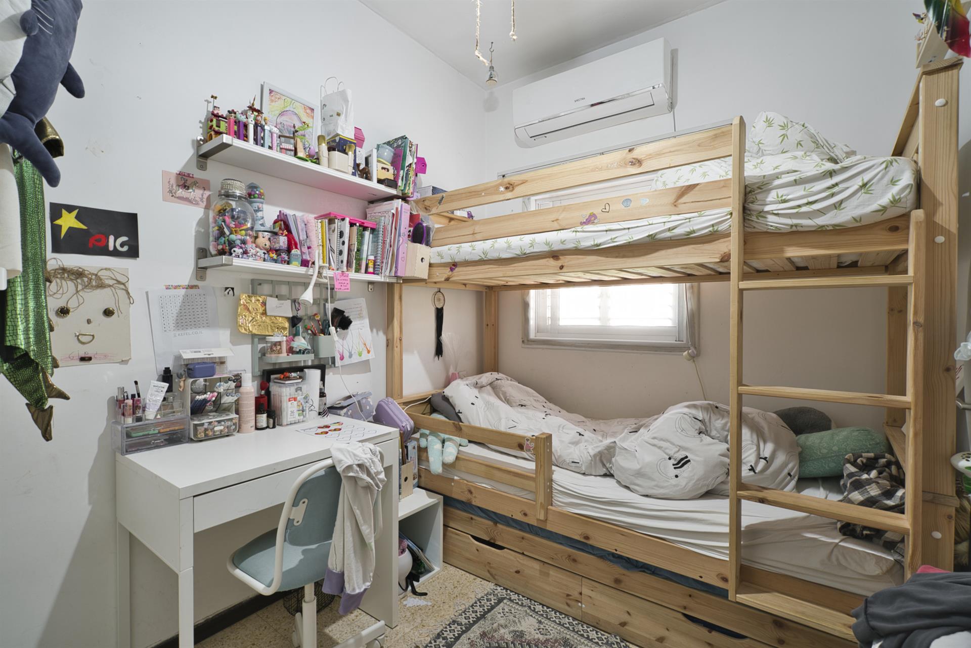 3-Room Apartment on Louis Marshall Street