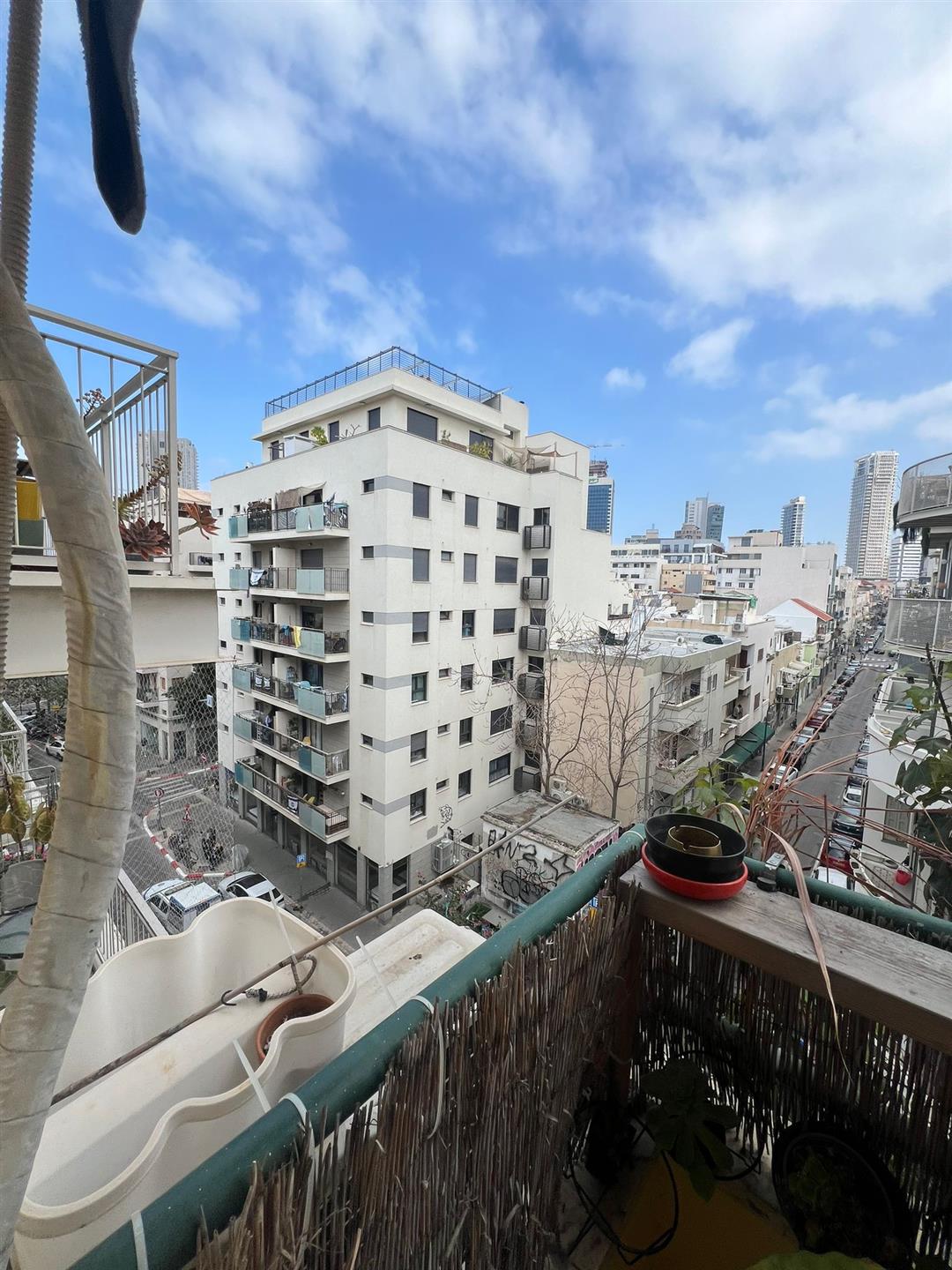 A 2-room apartment on HaChalutzim Street