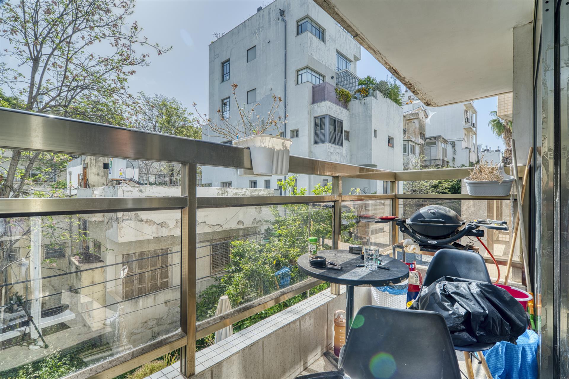 A 3-room apartment on Peretz Hayot Street
