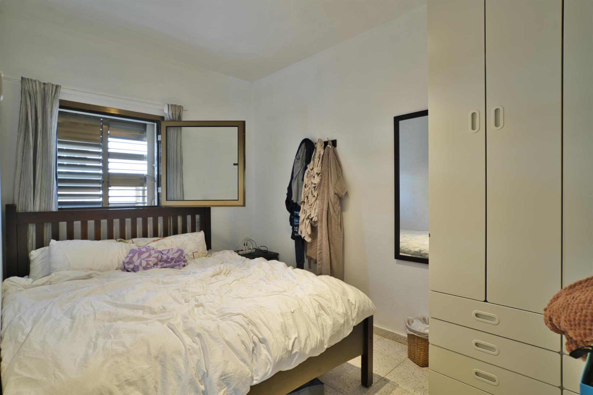 A 3-room apartment on Peretz Hayot Street