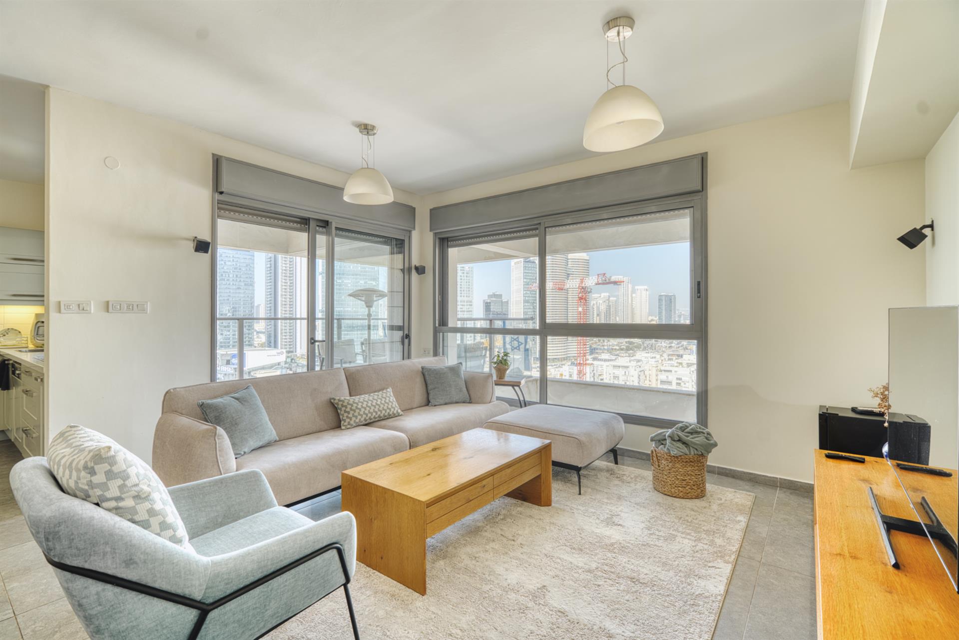 A stunning 4-room apartment on Nachalat Yitzhak Street