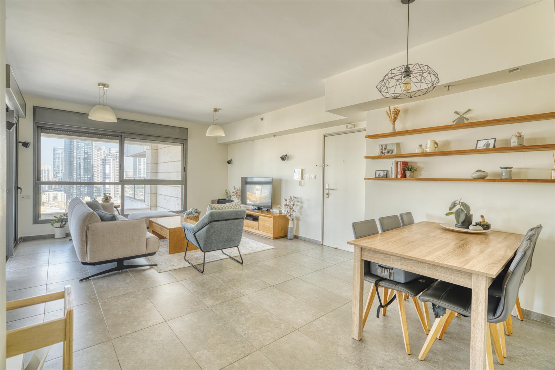 A stunning 4-room apartment on Nachalat Yitzhak Street
