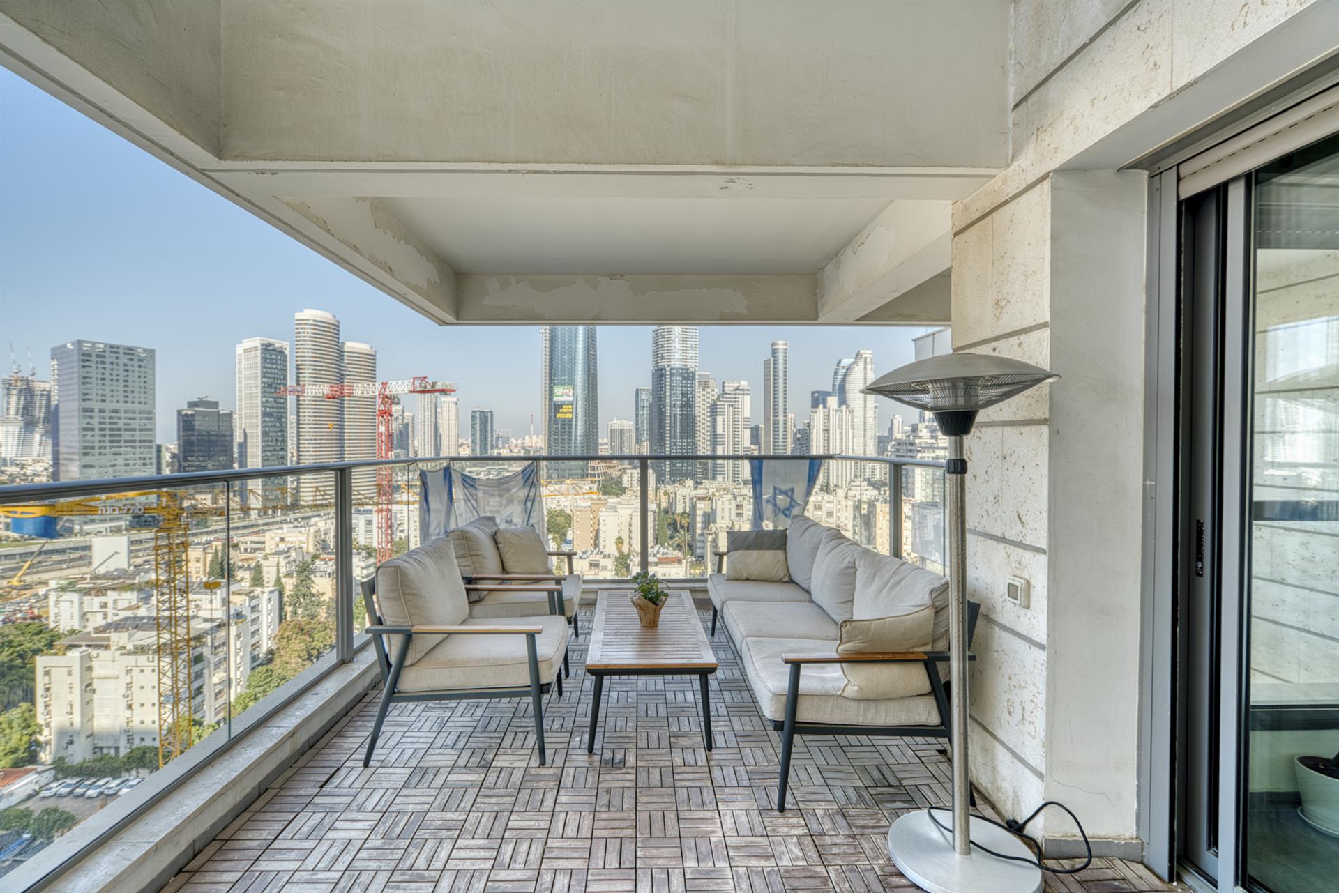 A stunning 4-room apartment on Nachalat Yitzhak Street