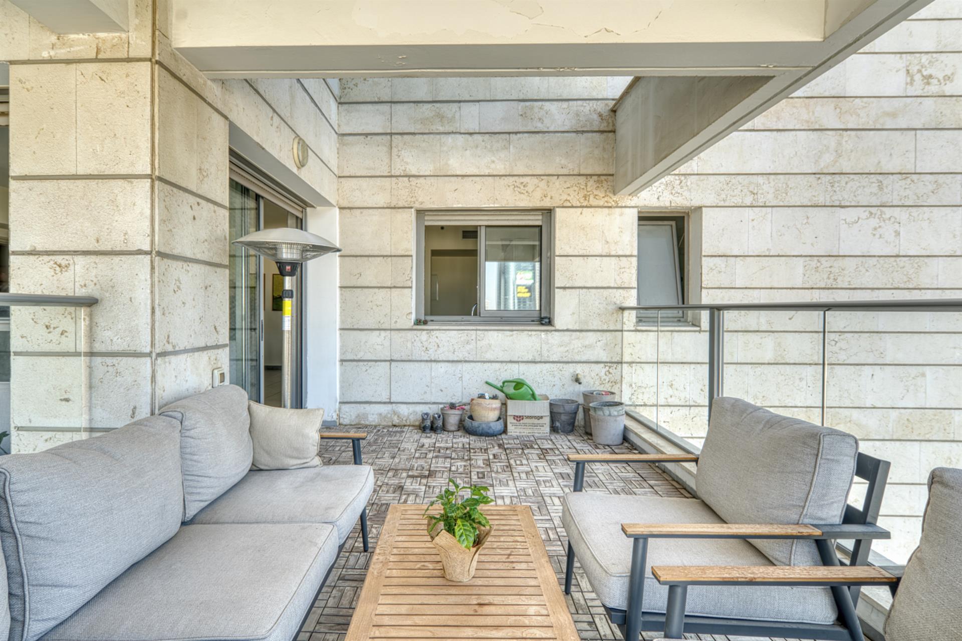 A stunning 4-room apartment on Nachalat Yitzhak Street