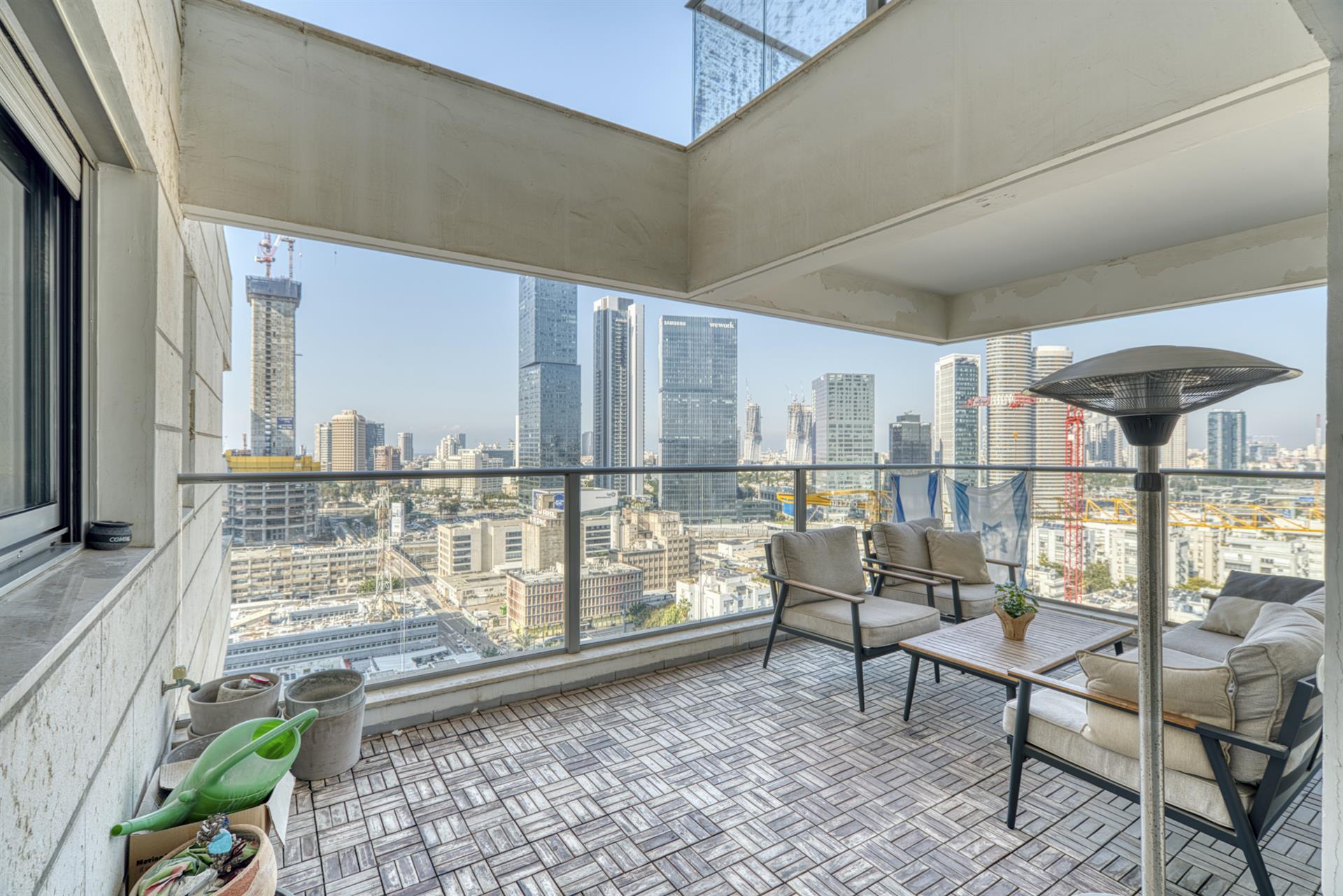 A stunning 4-room apartment on Nachalat Yitzhak Street