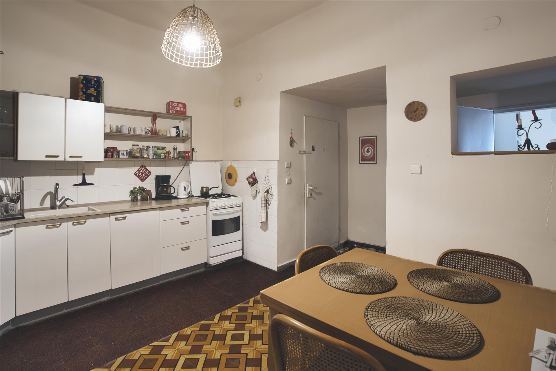 A 4-room apartment on Peretz Hayout Street
