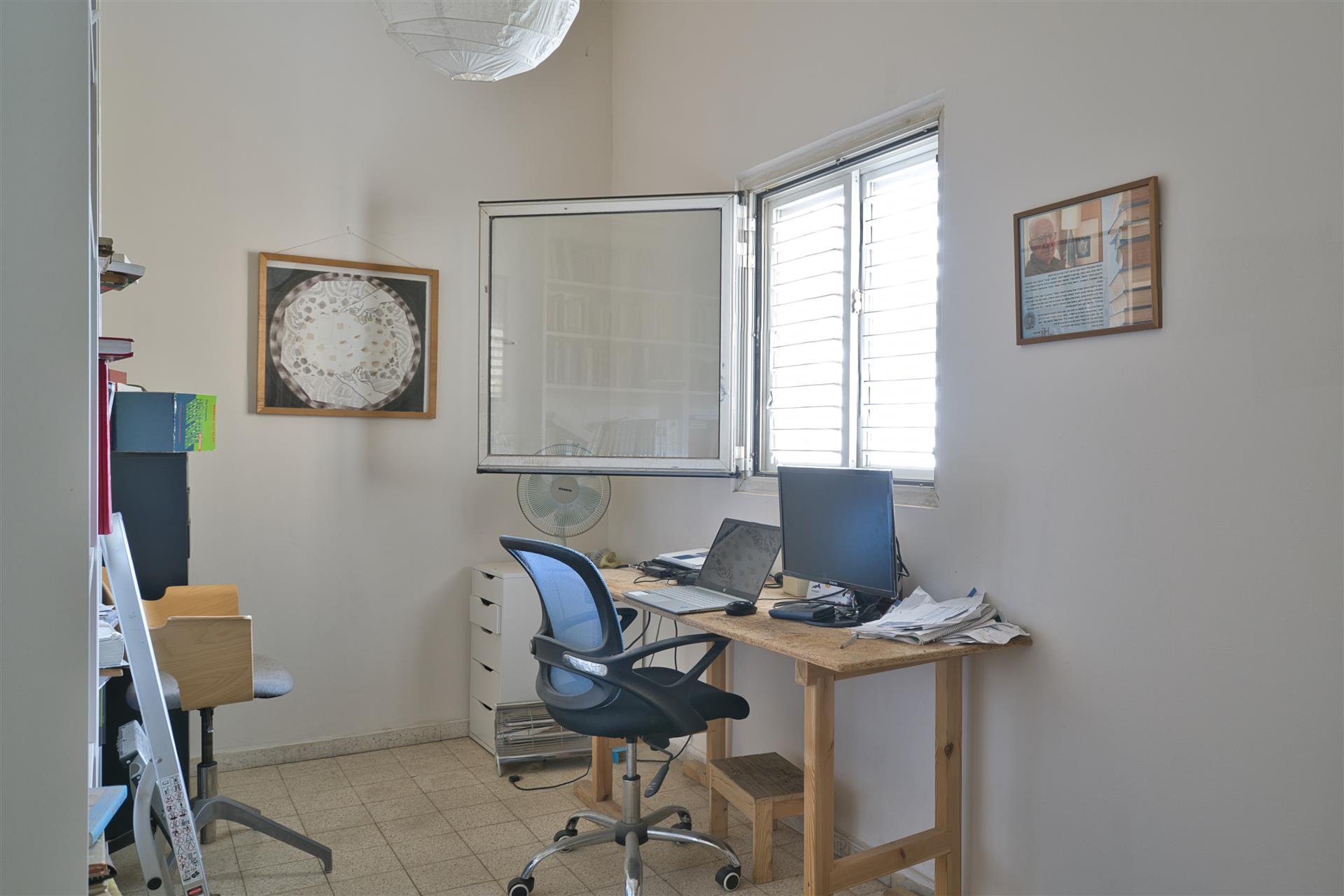 A 4-room apartment on Peretz Hayout Street
