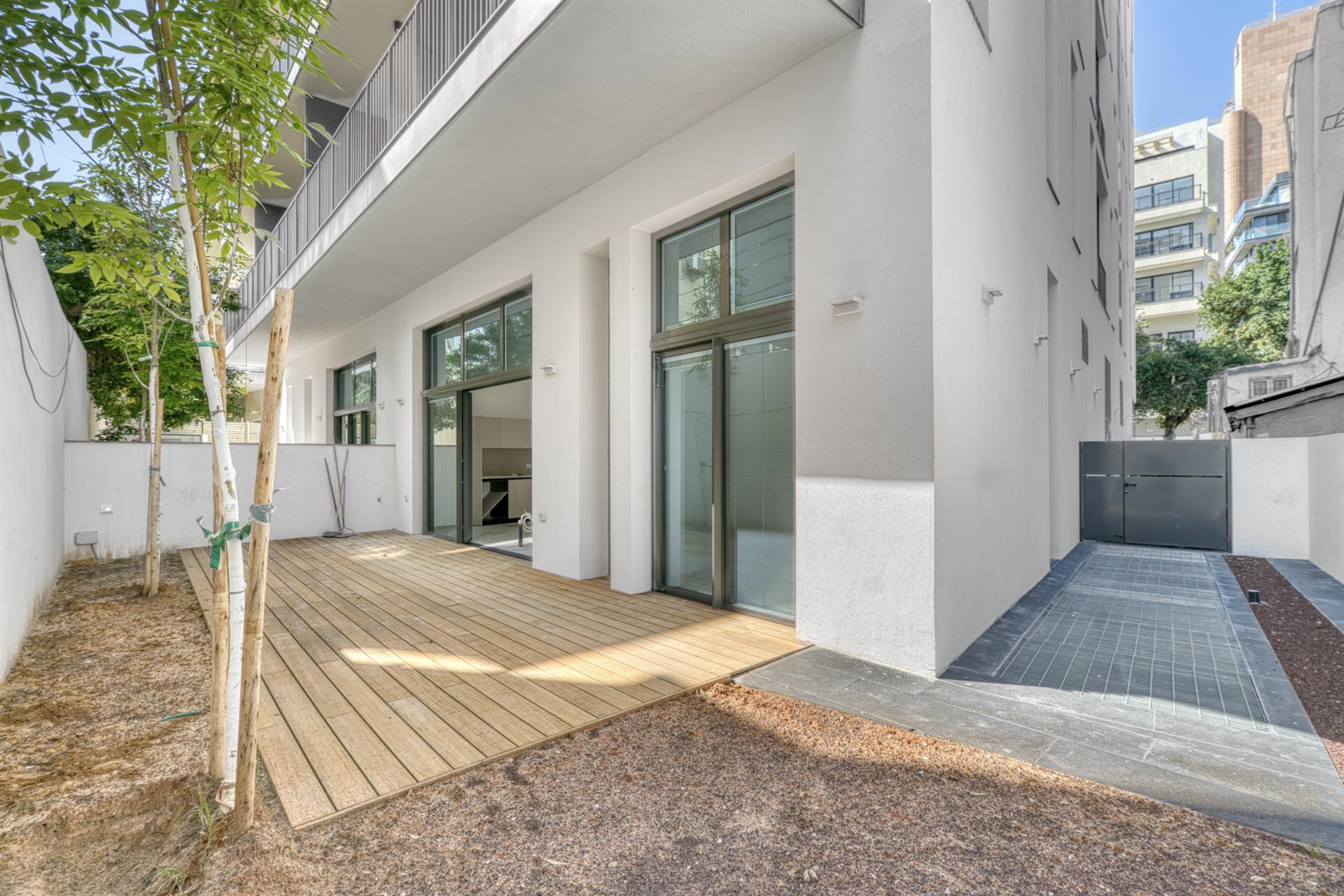 5-Room Garden Apartment on Ben Yehuda Street