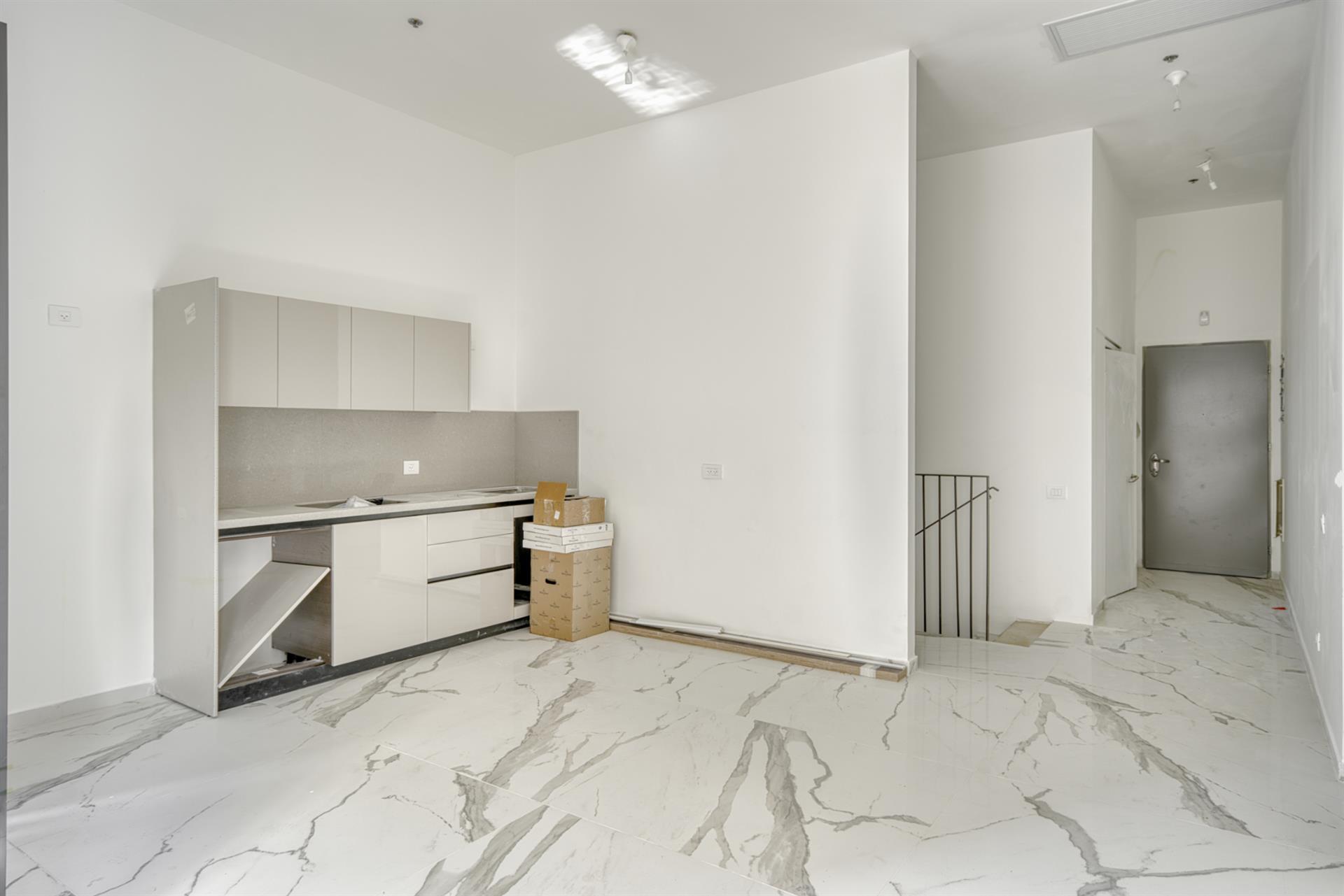 5-Room Garden Apartment on Ben Yehuda Street