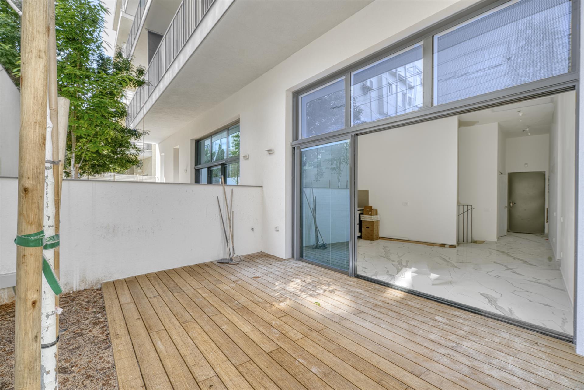 5-Room Garden Apartment on Ben Yehuda Street